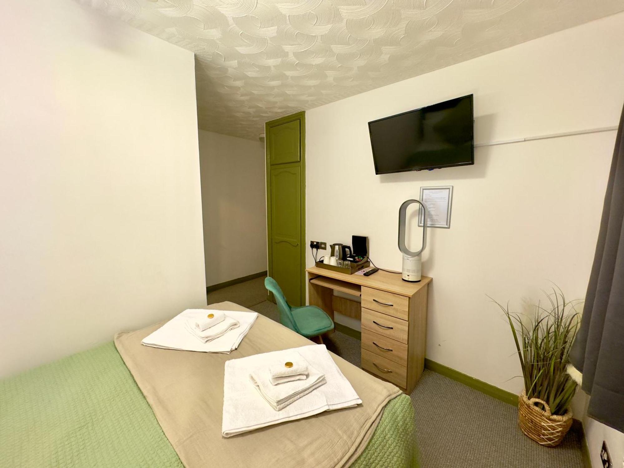 Coastal Park Accommodation Llanelli Buitenkant foto