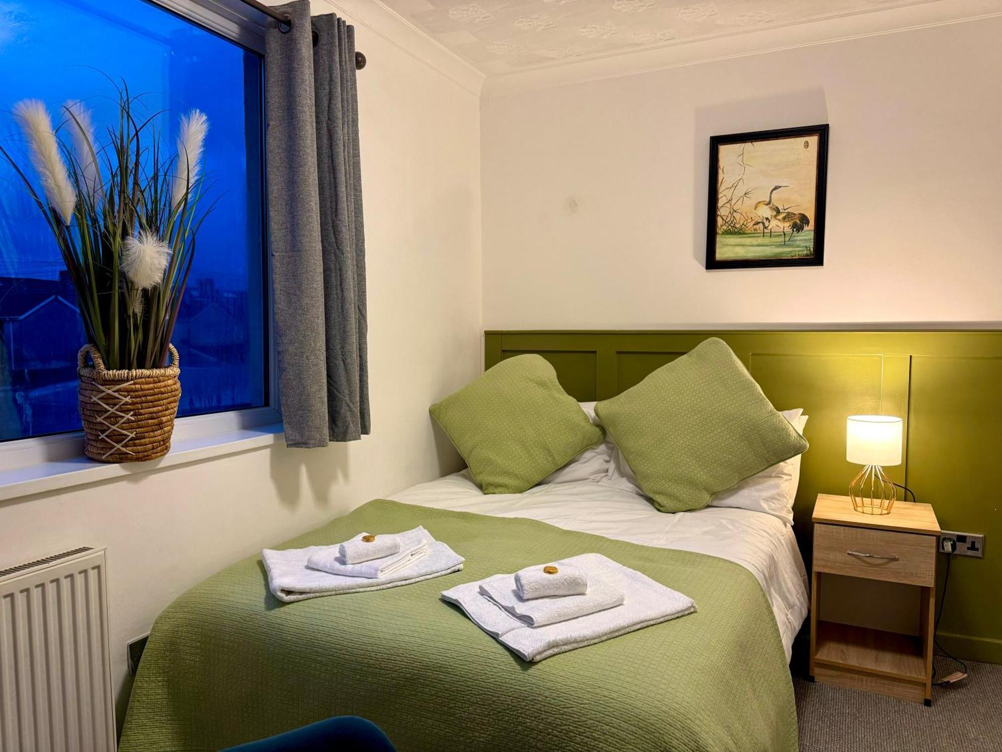 Coastal Park Accommodation Llanelli Buitenkant foto