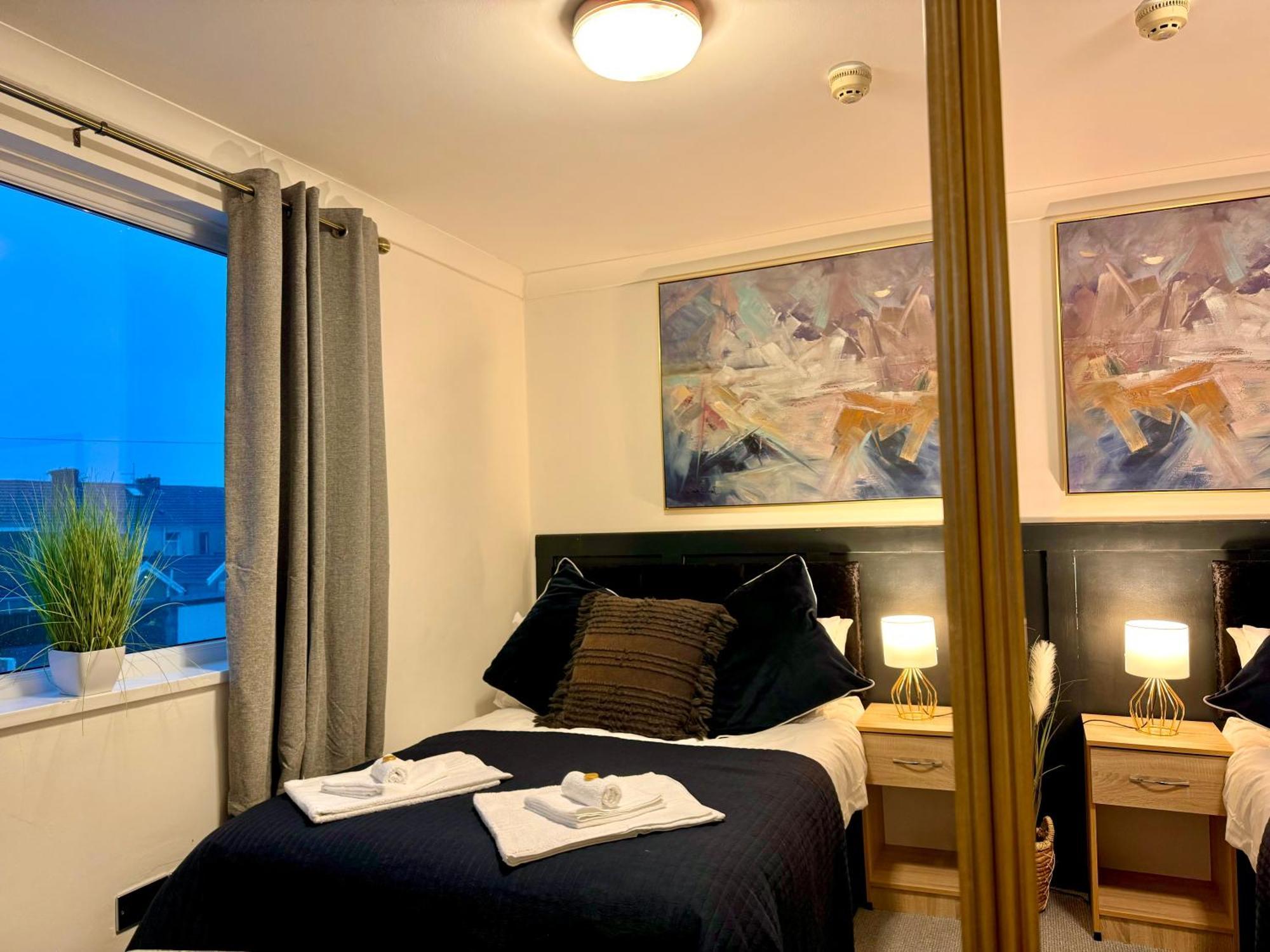 Coastal Park Accommodation Llanelli Buitenkant foto