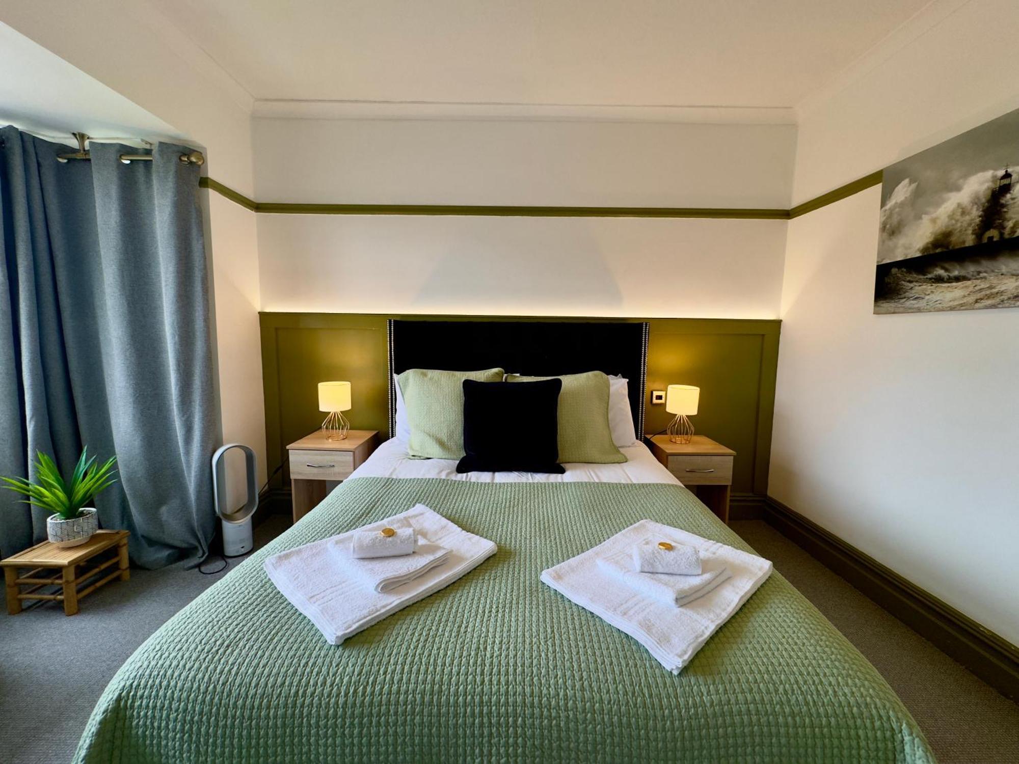 Coastal Park Accommodation Llanelli Buitenkant foto