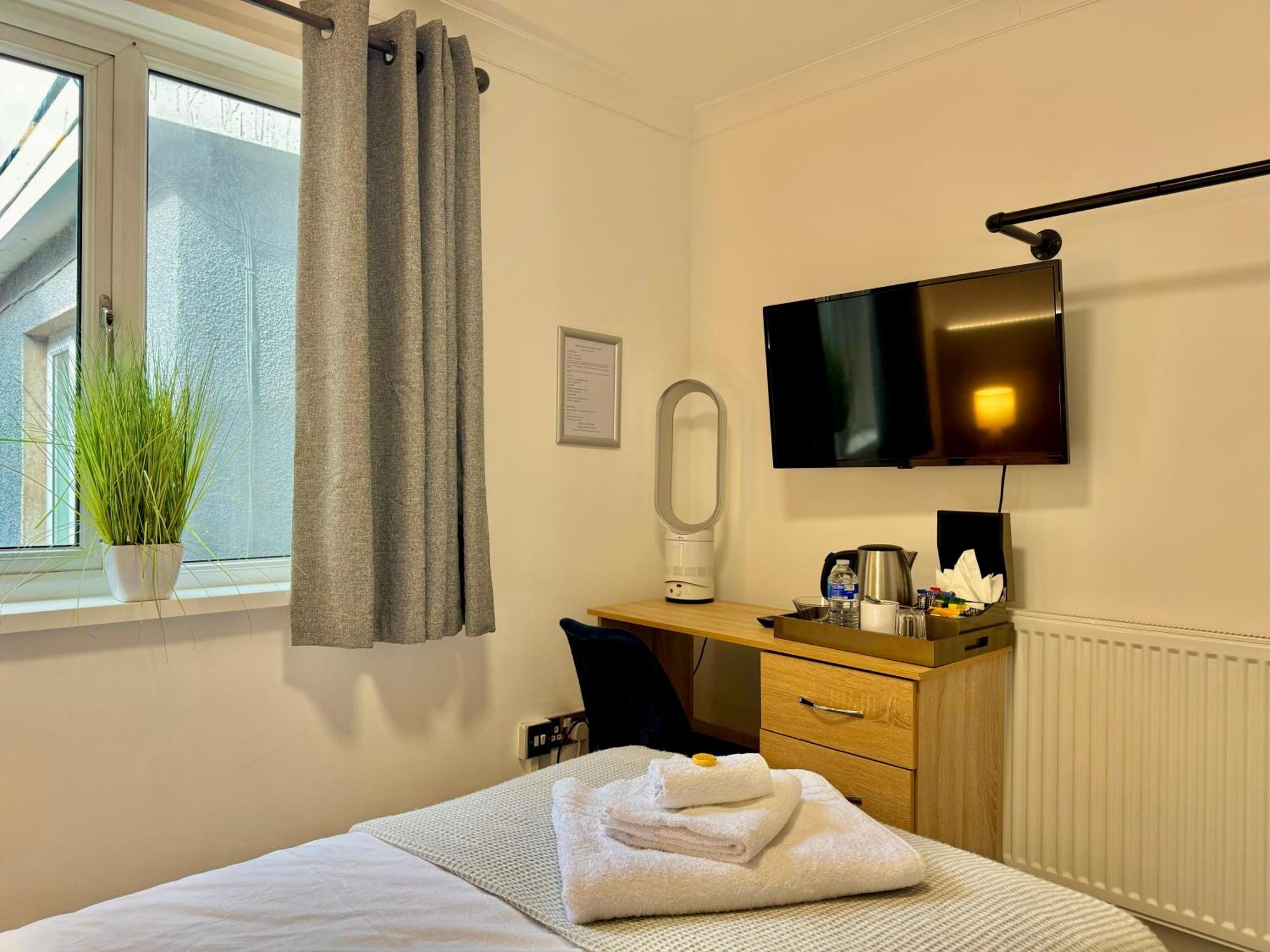 Coastal Park Accommodation Llanelli Buitenkant foto