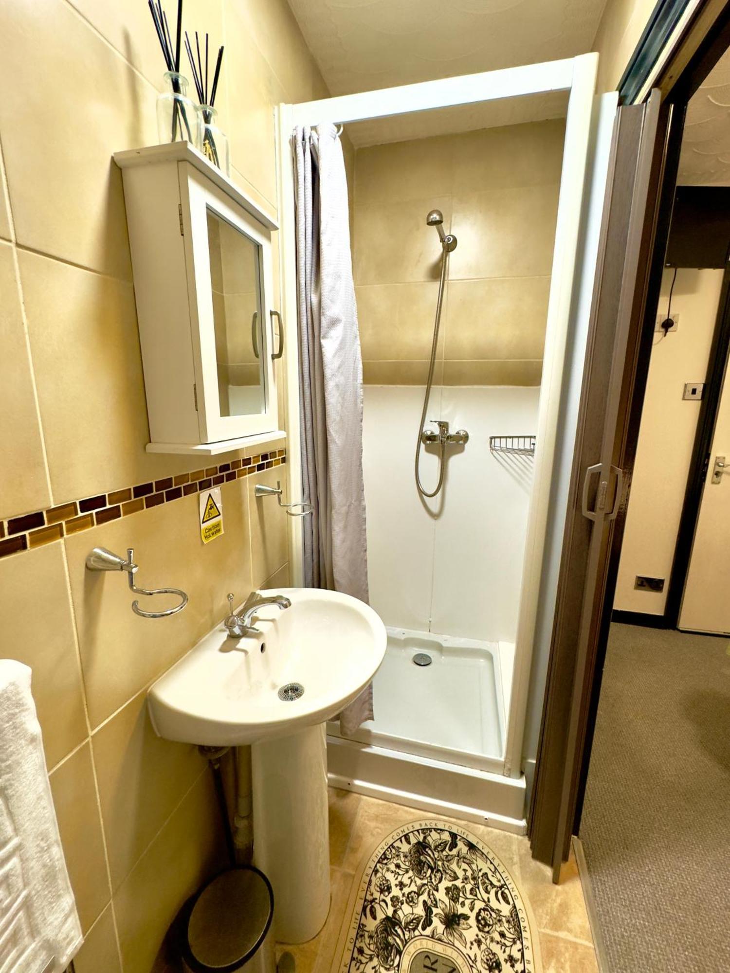 Coastal Park Accommodation Llanelli Buitenkant foto