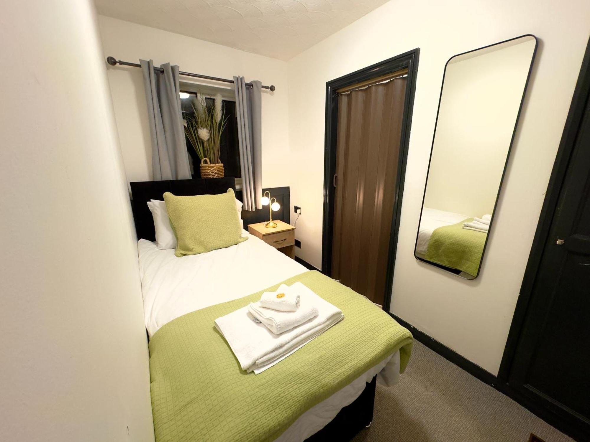 Coastal Park Accommodation Llanelli Buitenkant foto
