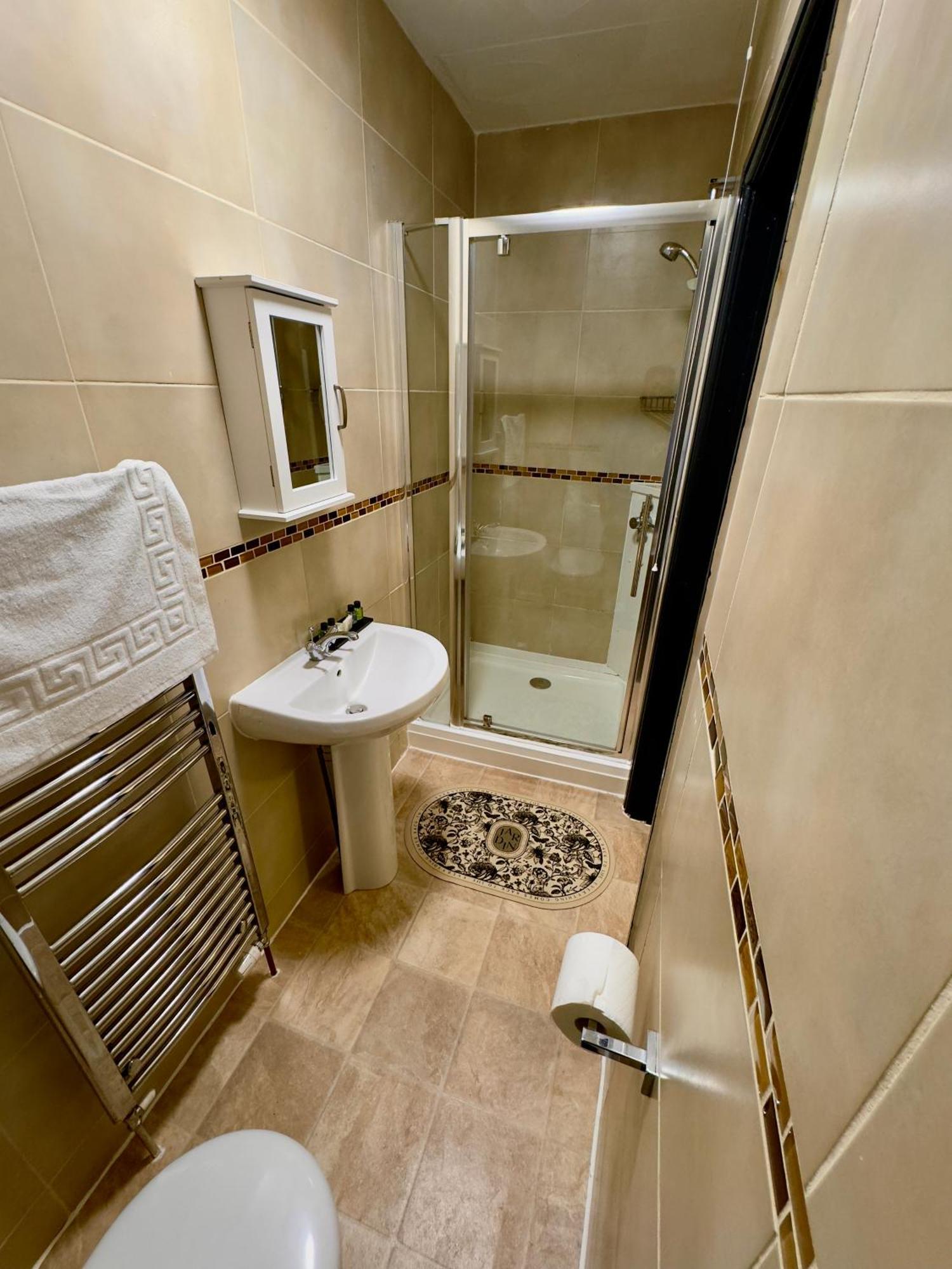Coastal Park Accommodation Llanelli Buitenkant foto