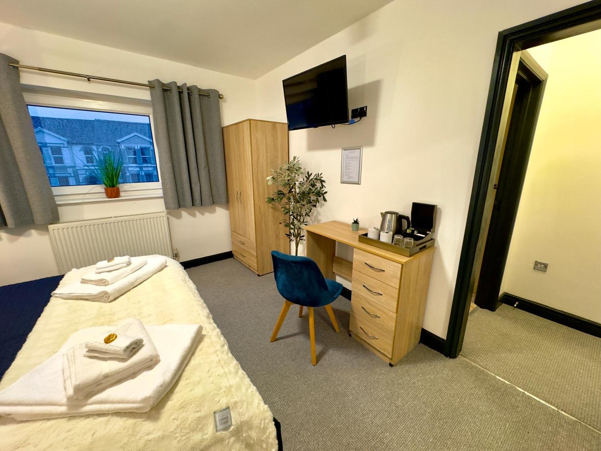 Coastal Park Accommodation Llanelli Buitenkant foto