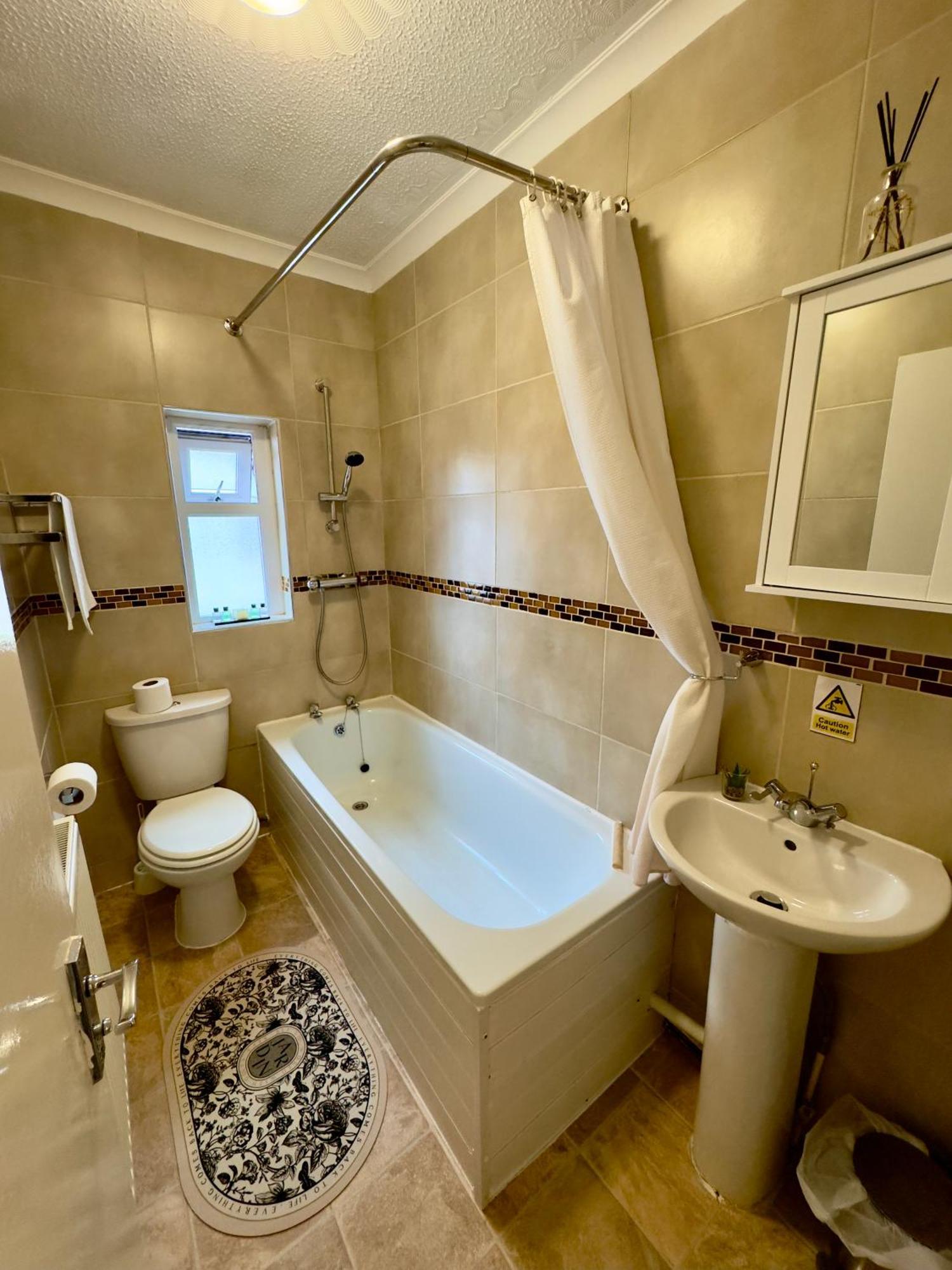 Coastal Park Accommodation Llanelli Buitenkant foto