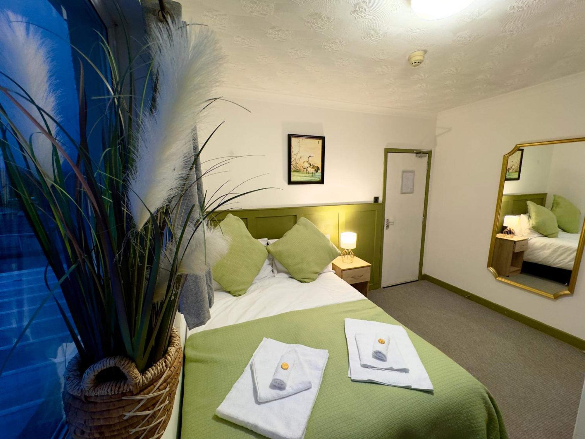 Coastal Park Accommodation Llanelli Buitenkant foto
