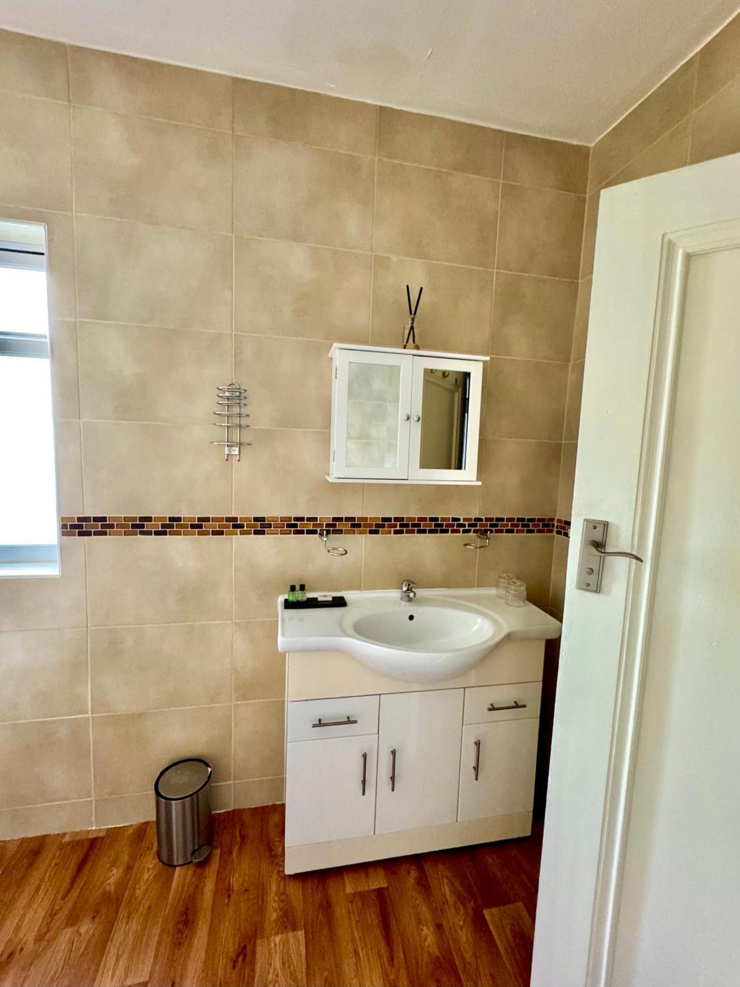 Coastal Park Accommodation Llanelli Buitenkant foto