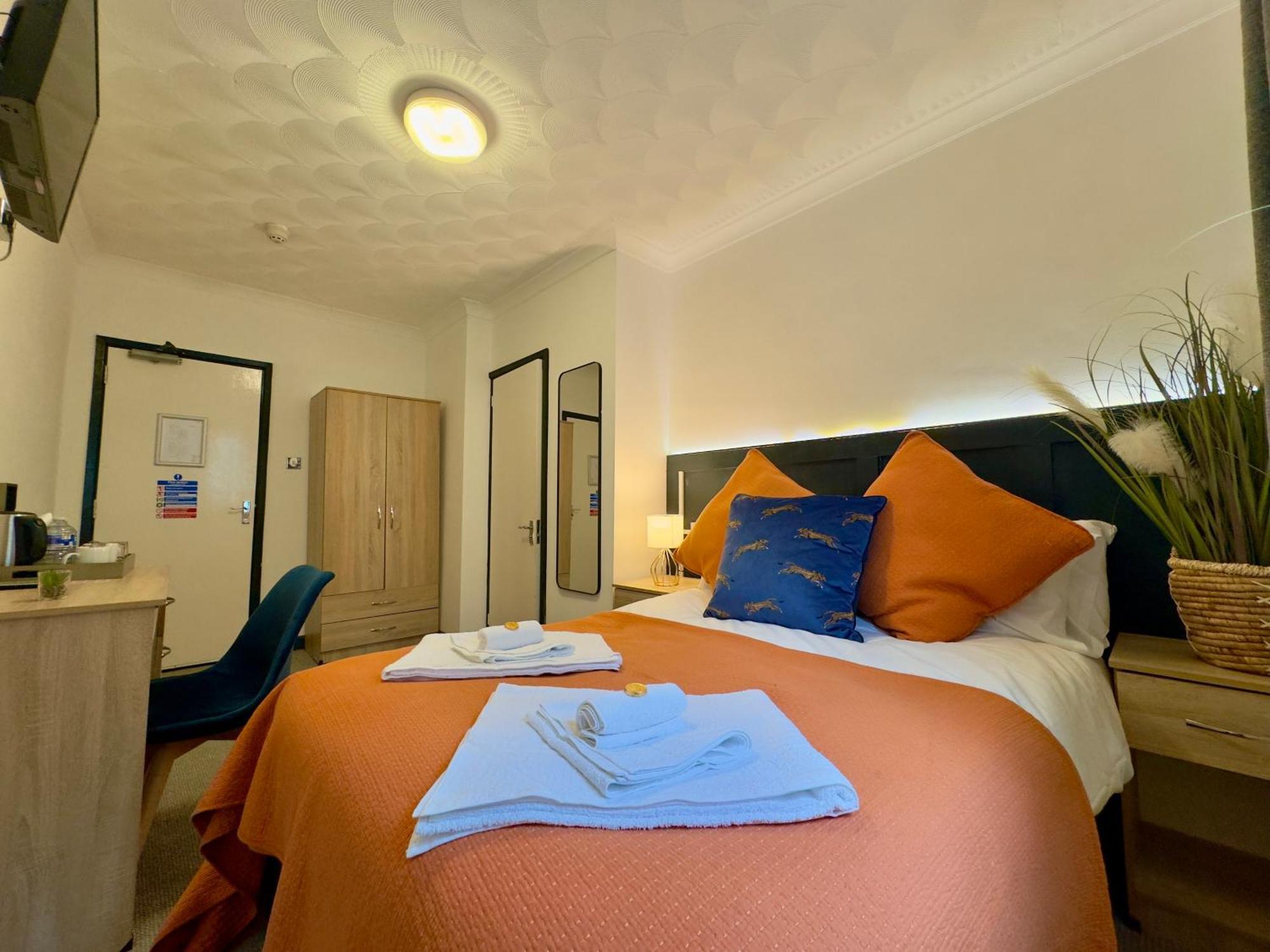 Coastal Park Accommodation Llanelli Buitenkant foto